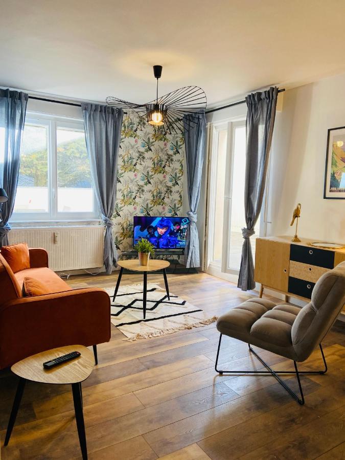 Appartement 2 Chambres Avec Terrasse Vue Sur Jardin Arbore ポンタルリエ エクステリア 写真